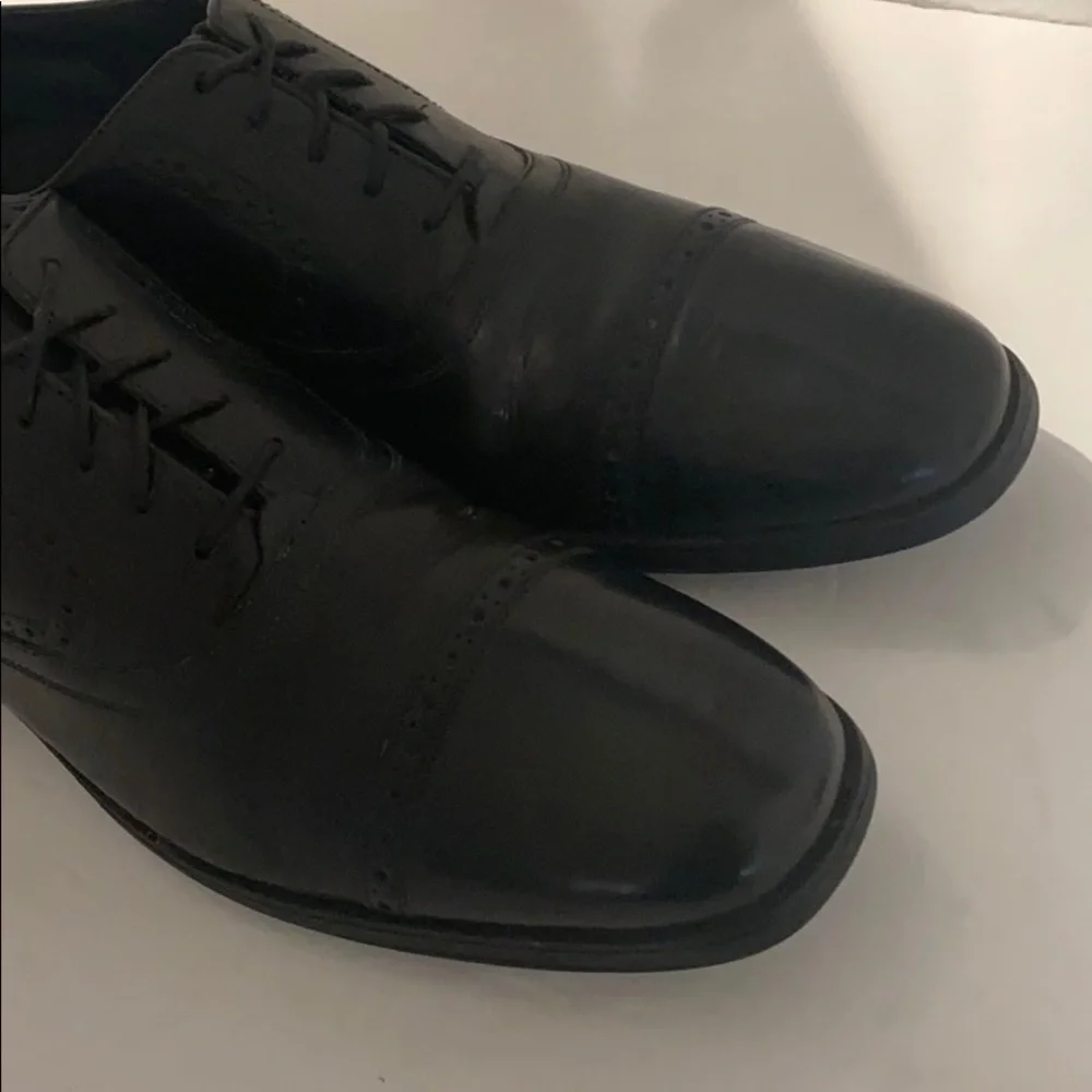 Authentic Cole Haan mens black leather derby shoes 11.5